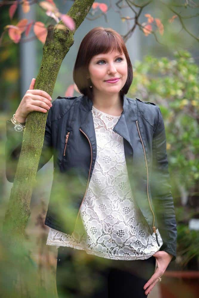 frau im botanischen garten bochum