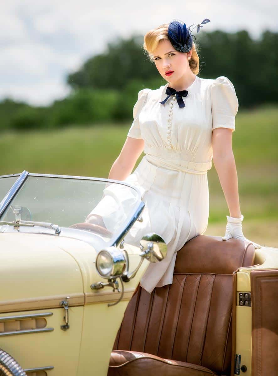 frau sitzt im auburn