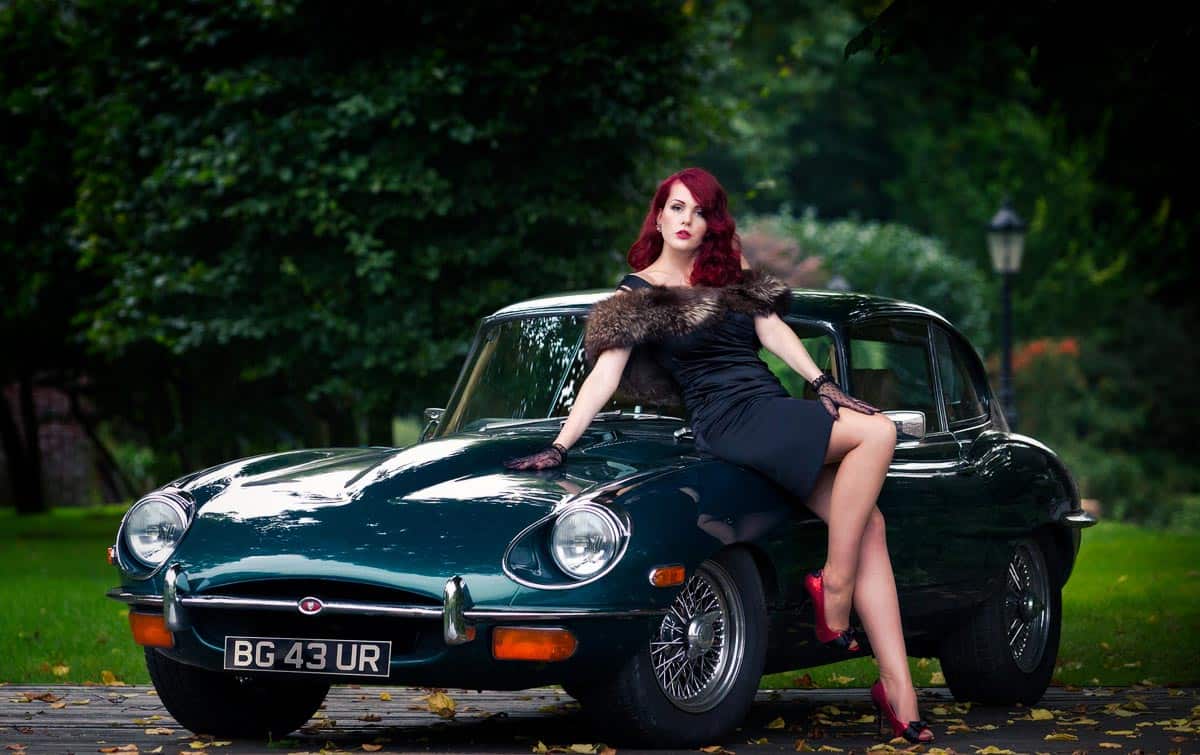 jaguar e type mit frau