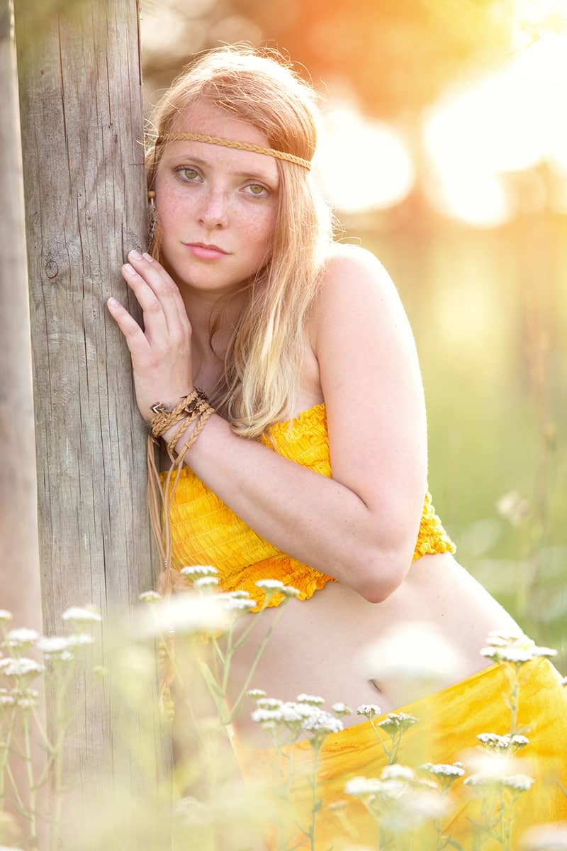 junge frau in einem hippie kleid